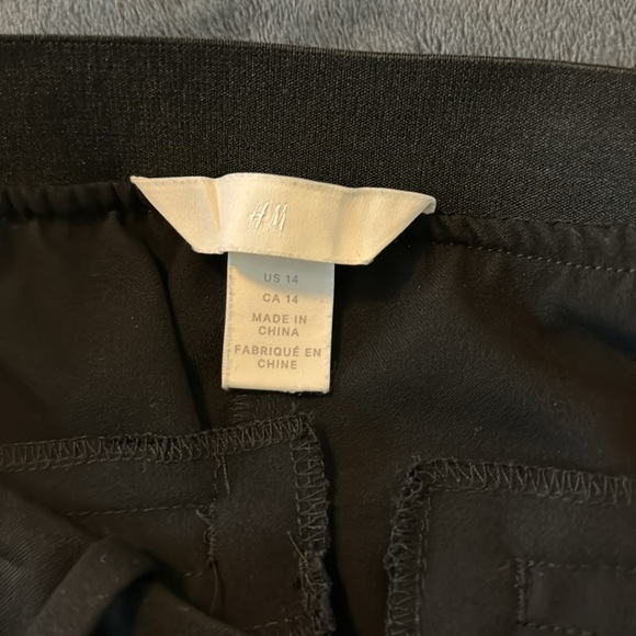 NEW H&M Women's Black Flat Front Tuxedo
Stripe Ankle Pants- label says Size 14 - Picture 2 of 4